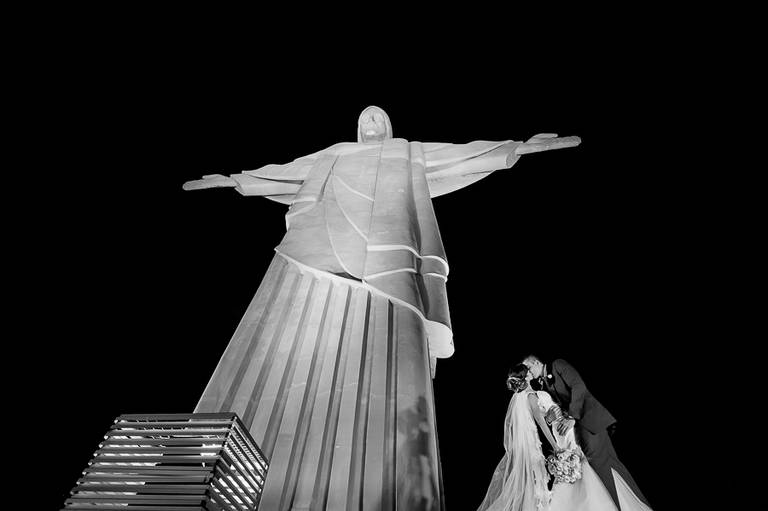 Rafael Porto fotografia de casamento casamentos amor love festa noiva noivo igreja padre pastor aliança casando na praia noivado #noivado recepção buquê grinalda vestido de noiva pajem dama de honra #wedding #bride #cristoredentor #noivos #weddingday 
