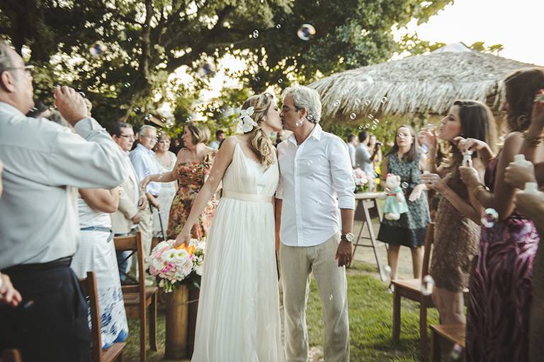Rafael Porto fotografia de casamento casamentos amor love festa noiva noivo igreja padre pastor aliança casando na praia noivado #noivado recepção buquê grinalda vestido de noiva pajem dama de honra #wedding #bride #love #weddingdress #noivos #weddingday 