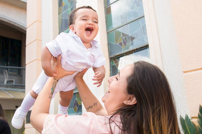 
O batismo é o início da sua caminhada religiosa e motivo de orgulho para toda sua família.