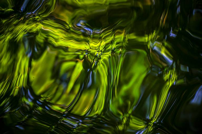 Cores, texturas, reflexos e movimentos na água