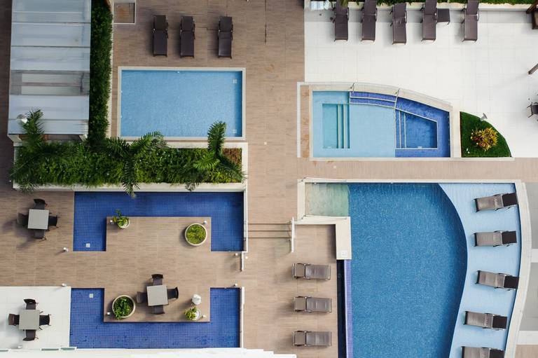 Vista aérea de um condomínio no Rio de Janeiro - Fotografia profissional institucional  e corporativa para empresas de arquitetura, design de interiores e construtoras