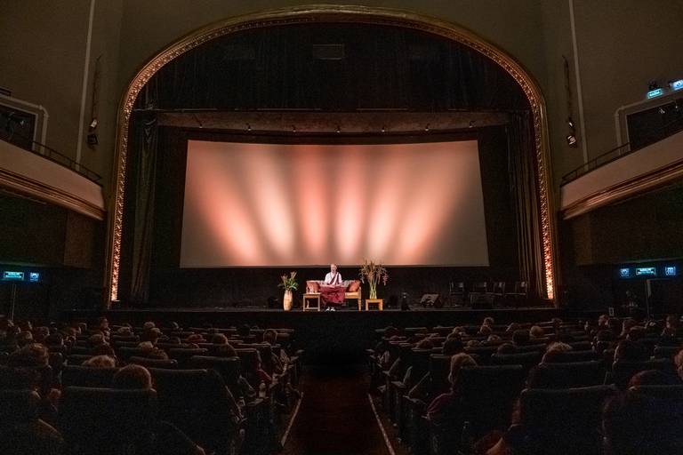 Evento do Centro de Estudos Budistas Bodisatva que ocorreu no Cinema Odeon no Rio de Janeiro - Fotografia profissional institucional  e corporativa para empresa seminários e conferências