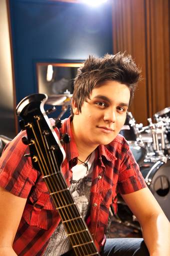 Retrato do cantor Luan Santana - Fotografia profissional institucional  e corporativa para empresas e retratos.