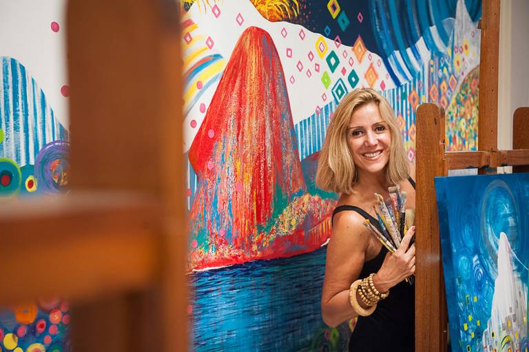 Retrato da Pintora em seu ateliê - Fotografia profissional institucional  e corporativa para empresas e retratos