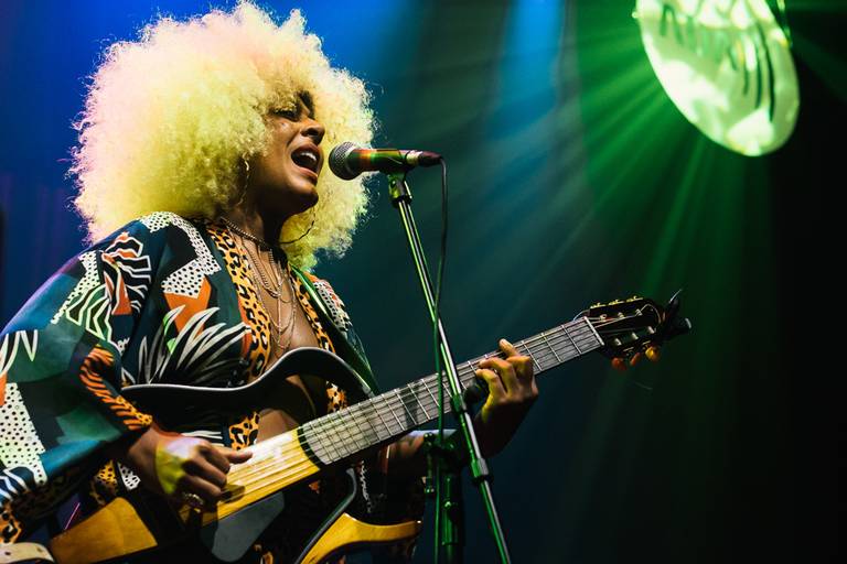 Fotografia de música show Josyara