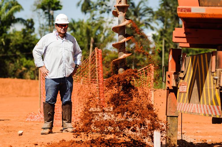 Perfuratriz em obra no Pará - Fotografia profissional institucional  e corporativa para empresas