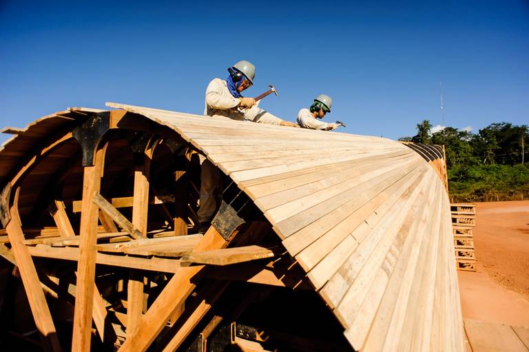 Operários no canteiro de obras - Fotografia profissional institucional  e corporativa para empresas