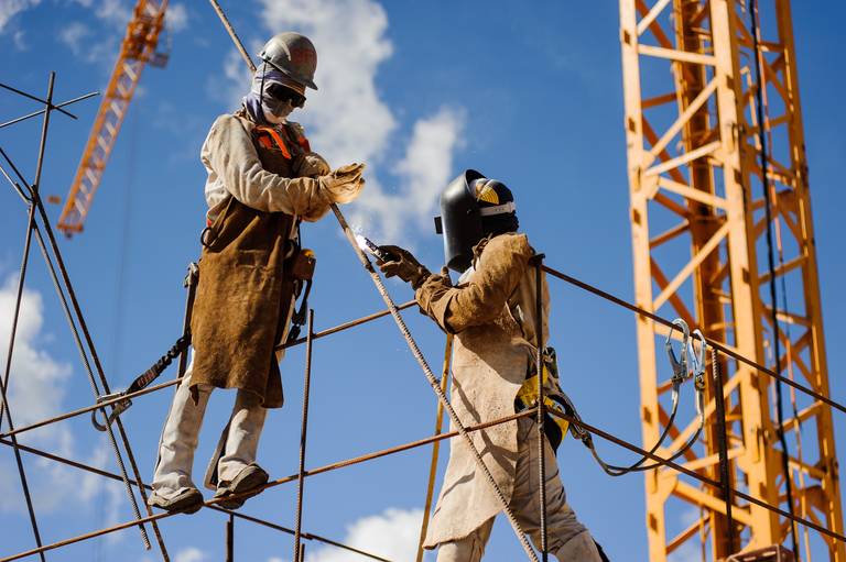 Operários trabalhando - Fotografia profissional institucional  e corporativa para empresas