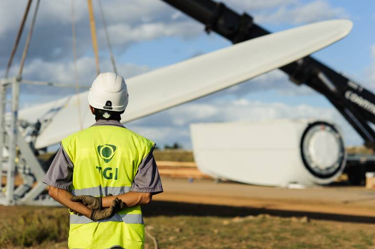 Construção de um gerador de energia eólica - Fotografia profissional institucional  e corporativa para empresas