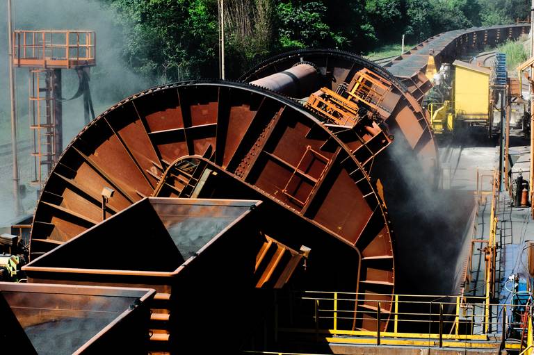 Trem de minério de ferro - Fotografia profissional institucional  e corporativa para empresas