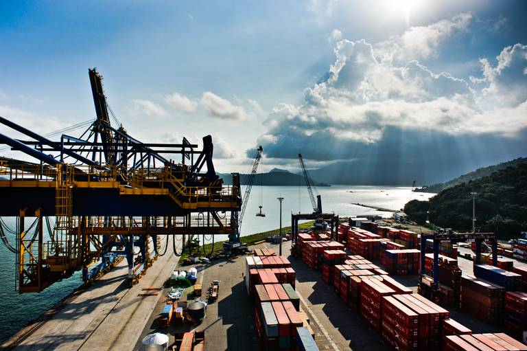 Vista aérea do porto - Fotografia profissional institucional  e corporativa para empresas