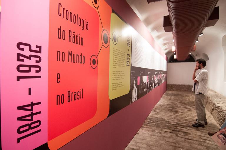 Exposição sobre o rádio no Arquivo Nacional no Rio de Janeiro - Fotografia profissional institucional  e corporativa para empresas
