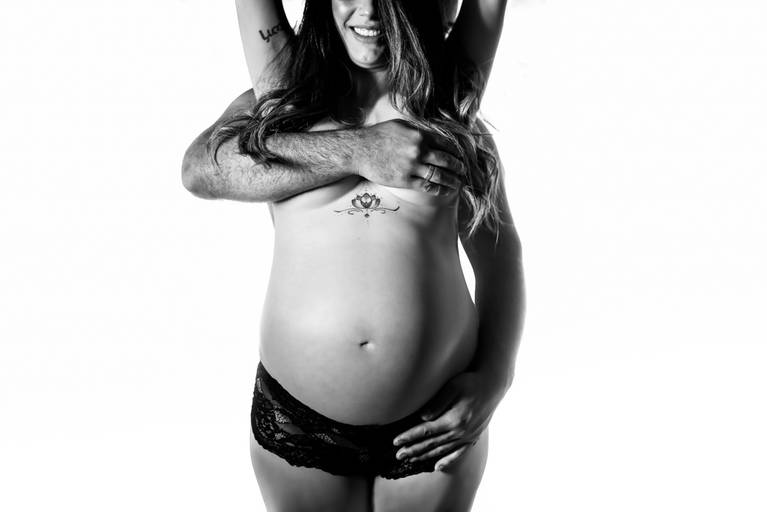 Ensaio Book Foto de Gestante Nua sem roupa Alex Jardim Fotografia Fotógrafo Resende Itatiaia Penedo Porto Real Quatis Barra Mansa Volta Redonda Serrinha do Alambari Mauá Maringá Maromba Gravidiva TOP lindas Natureza Família