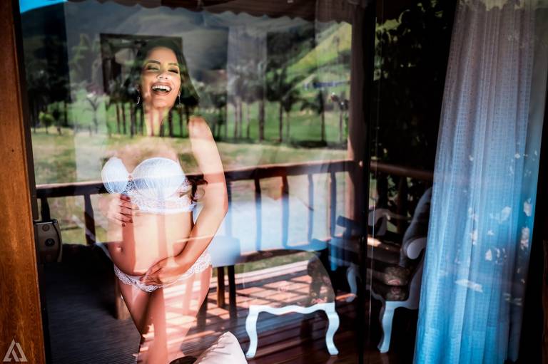 Ensaio Book Foto de Gestante Lingerie Alex Jardim Fotografia Aéreas Drone Fotógrafo Resende Itatiaia Penedo Porto Real Quatis Barra Mansa Volta Redonda Angra dos Reis Serrinha do Alambari Mauá Maringá Maromba Gravidiva TOP lindas Natureza Família 