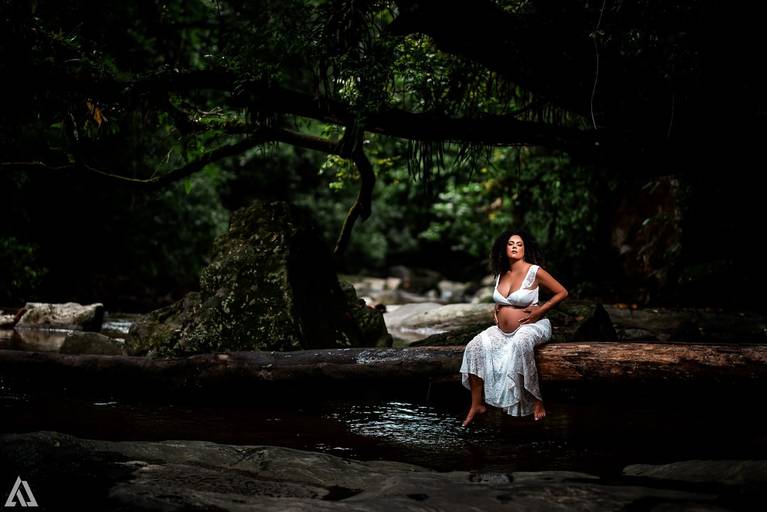 Ensaio Book Foto de Gestante Nua sem roupa Cachoeira Alex Jardim Fotografia Fotógrafo Resende Itatiaia Penedo Porto Real Quatis Barra Mansa Volta Redonda Serrinha do Alambari Mauá Maringá Maromba Gravidiva TOP lindas Natureza Família