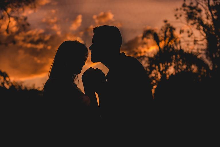 silhueta no por do sol n bairro do Turvo 