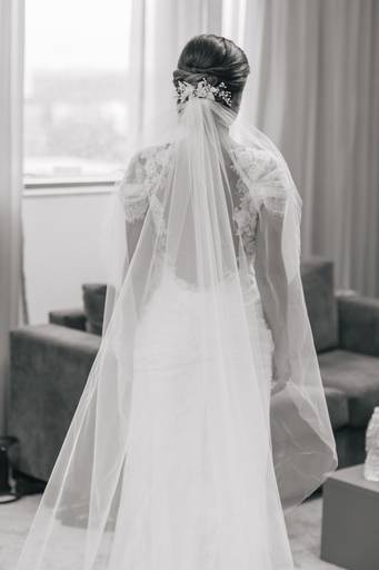 vestido de noiva com decote costas em renda