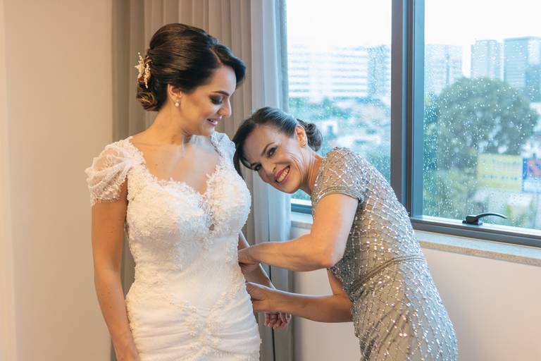 vestido de noiva decote frente em renda