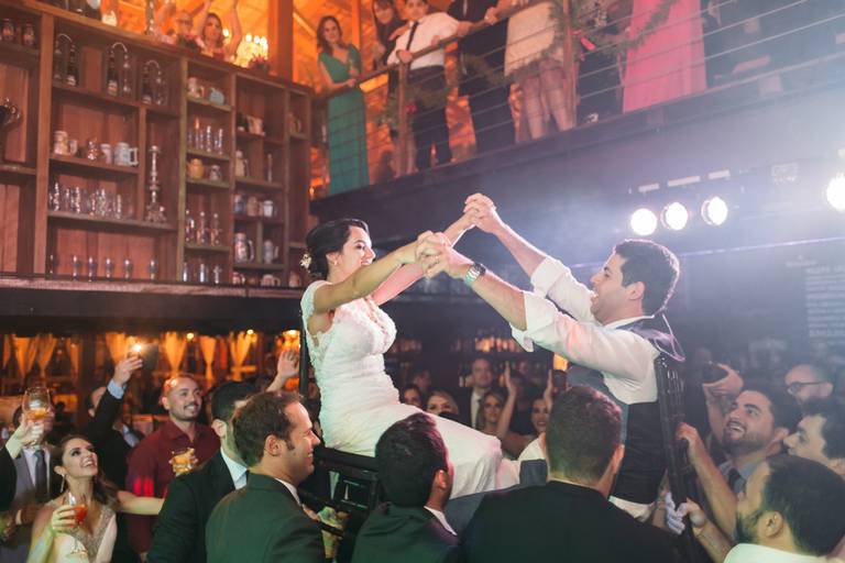 festa de casamento animada