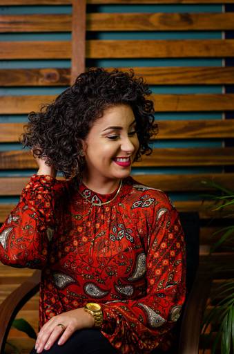 posicionamento de imagem empreendedora cachos