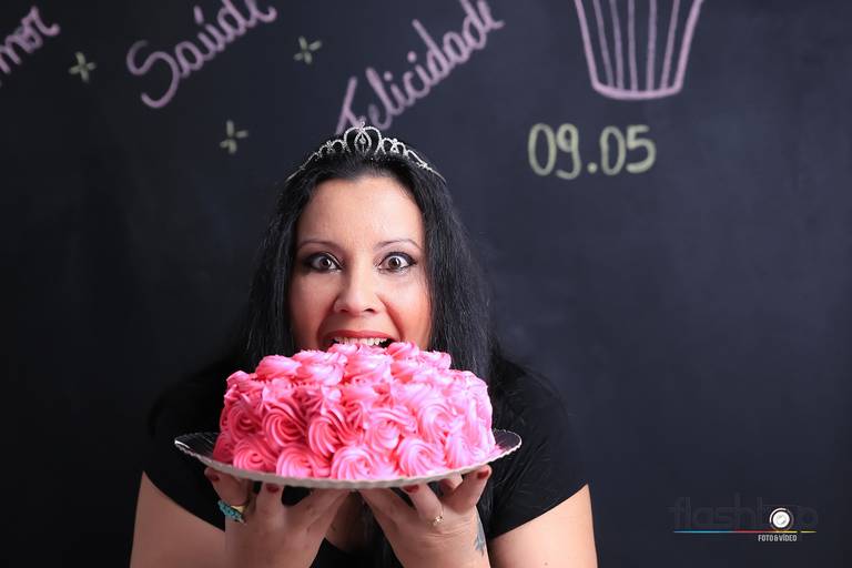 Smash The Cake, Mari Martins