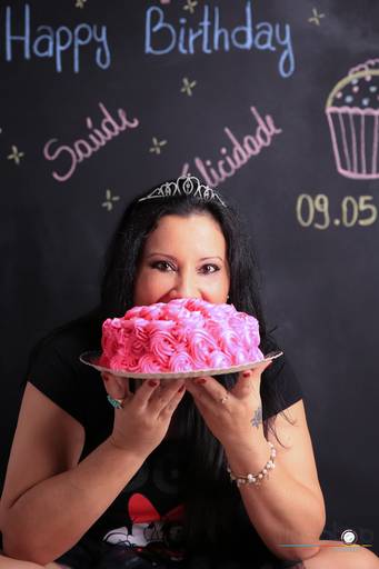 Smash The Cake, Mari Martins