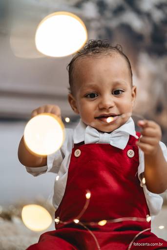 Fotografia de ensaio de Natal em estúdio temático com cenário em Vitória - ES
