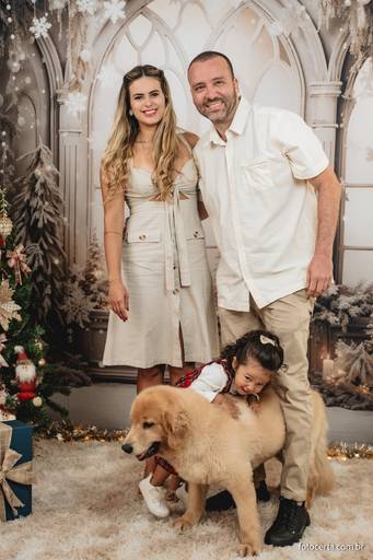 Fotografia de ensaio de Natal em estúdio temático com cenário em Vitória - ES
