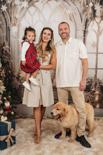 Fotografia de ensaio de Natal em estúdio temático com cenário em Vitória - ES