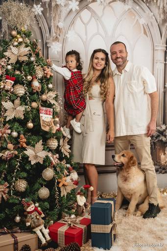 Fotografia de ensaio de Natal em estúdio temático com cenário em Vitória - ES