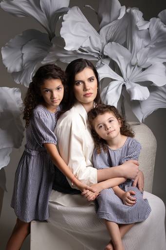 Mais do que uma imagem, um instante que permanece.
Ensaio fotográfico de Dia das Mães com direção e cuidado em Maringá.