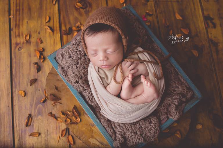 pose barriga pra cima pose com wrap newborn book newborn book de recem nascido fotografia newborn fotografia de recem nascido newborn para menino 