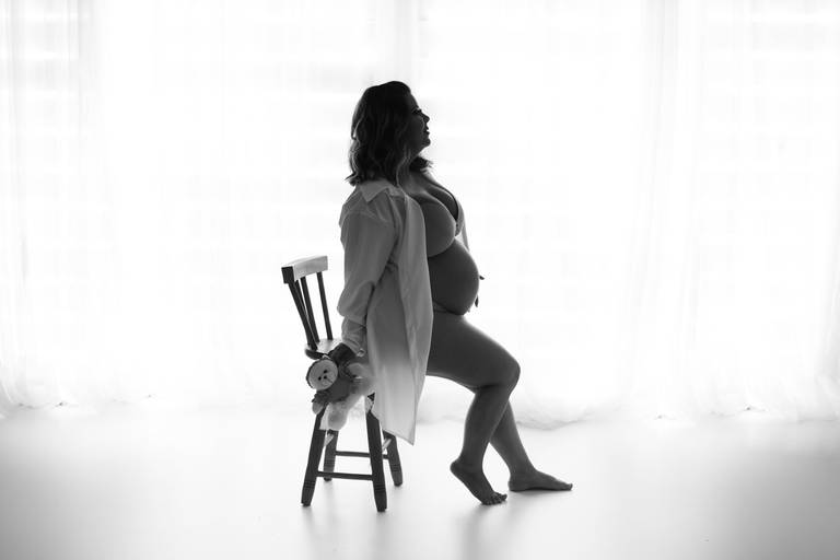 Fotografia de gestante ensaio fotografico roupa para gestante gordinha pose para gestante gordinha 
