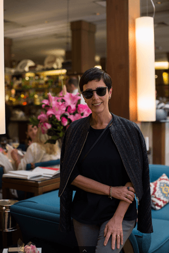 Lilly Sarti comemora preview de verão no Bistrô Charlô em São Paulo 