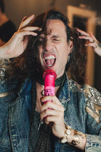 Bed Head - Dudu Bertholini por Maya Morikawa