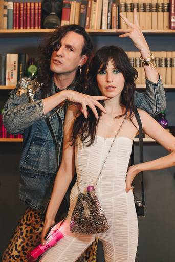 Bed Head - Ellen Milgrau e Dudu Bertholini por Maya Morikawa