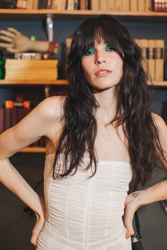 Bed Head - Ellen Milgrau por Maya Morikawa