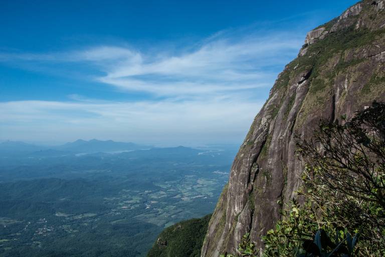Uma parte dos paredões da Esfinge, Conjunto Marumbi/PR