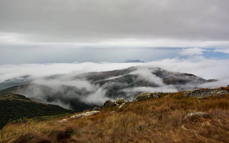 Vista do Morro do Araçatuba para o Morro dos Perdidos/PR
