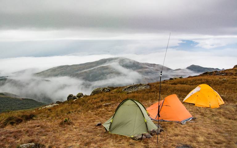 Vista do Morro do Araçatuba para o Morro dos Perdidos/PR