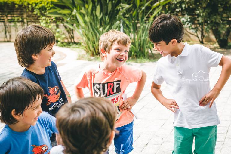 fotografia aniversário crianças dançando e se divertindo