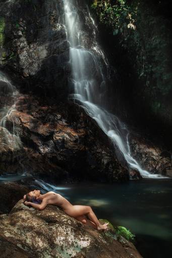 Ensaio de Nu Artístico em Florianopolis. Projeto Floresta Nua de autoria do fotografo Ricardo Zanetta. Beleza natural, empoderamento,poesia, encantamento, naturalidade, liberdade, encontro com a natureza, vida livre, inspiração rainha Aslaug Viking.