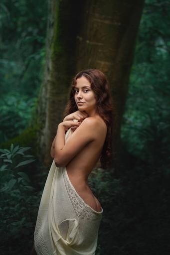 Ensaio de Nu Artístico em Florianopolis. Projeto Floresta Nua de autoria do fotografo Ricardo Zanetta. Beleza natural, empoderamento,poesia, encantamento, naturalidade, liberdade, encontro com a natureza, vida livre, inspiração rainha Aslaug Viking.