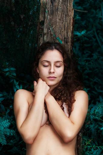 Ensaio de Nu Artístico em Florianopolis. Projeto Floresta Nua de autoria do fotografo Ricardo Zanetta. Beleza natural, empoderamento,poesia, encantamento, naturalidade, liberdade, encontro com a natureza, vida livre, inspiração rainha Aslaug Viking.