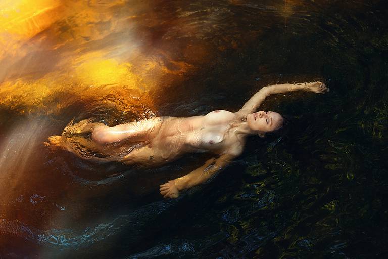 Ensaio de Nu Artístico em Florianopolis. Projeto Floresta Nua de autoria do fotografo Ricardo Zanetta. Beleza natural, empoderamento,poesia, encantamento, naturalidade, liberdade, encontro com a natureza, vida livre, inspiração rainha Aslaug Viking.