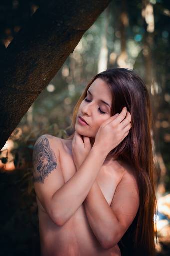 Ensaio de Nu Artístico em Florianopolis. Projeto Floresta Nua de autoria do fotografo Ricardo Zanetta. Beleza natural, empoderamento,poesia, encantamento, naturalidade, liberdade, encontro com a natureza, vida livre, inspiração rainha Aslaug Viking.