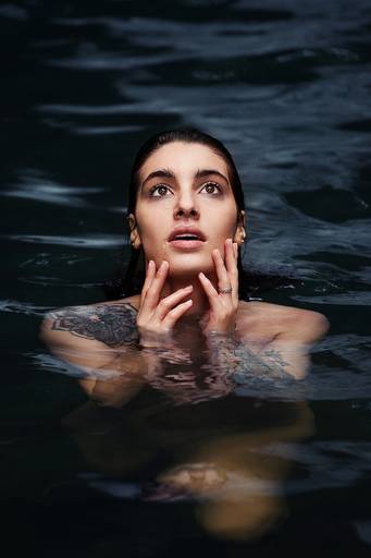 Ensaio de Nu Artístico em Florianopolis. Projeto Floresta Nua de autoria do fotografo Ricardo Zanetta. Beleza natural, empoderamento,poesia, encantamento, naturalidade, liberdade, encontro com a natureza, vida livre, inspiração rainha Aslaug Viking.