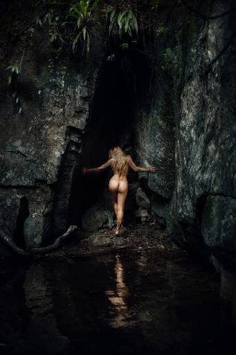 Ensaio de Nu Artístico em Florianopolis. Projeto Floresta Nua de autoria do fotografo Ricardo Zanetta. Beleza natural, empoderamento,poesia, encantamento, naturalidade, liberdade, encontro com a natureza, vida livre, inspiração rainha Aslaug Viking.