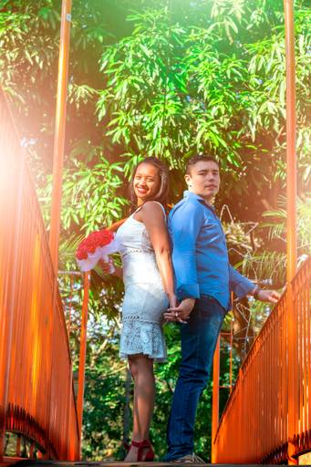 Casal foto praça Holambra