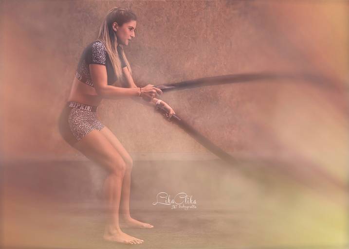 mulher treinando crossfit